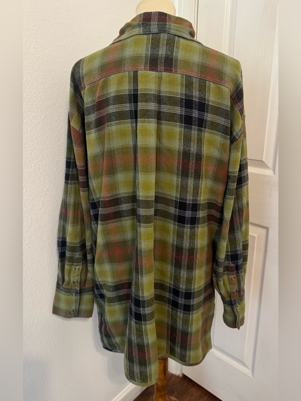 We The Free Izzie Cargo Shirt Plaid Flannel Shacket Grunge Oversized Olive Large - Picture 3 of 11